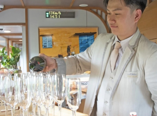 SCMP Giới Thiệu Về Sự Sang Trọng Thân Thiện Với Môi Trường Trên Các Toa Tàu Việt Nam